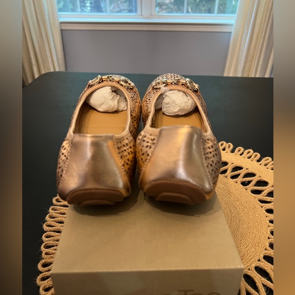 Worn Once like new size 8 women’s brand me too - Picture 5 of 7